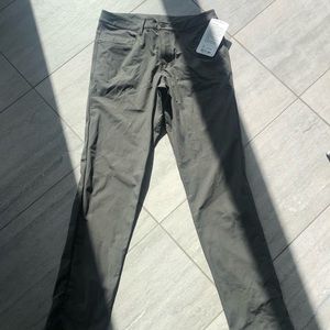 Men’s Sz 30 lululemon abc pant - NEW